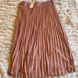 Alfani pleated midi skirt. New without tags.